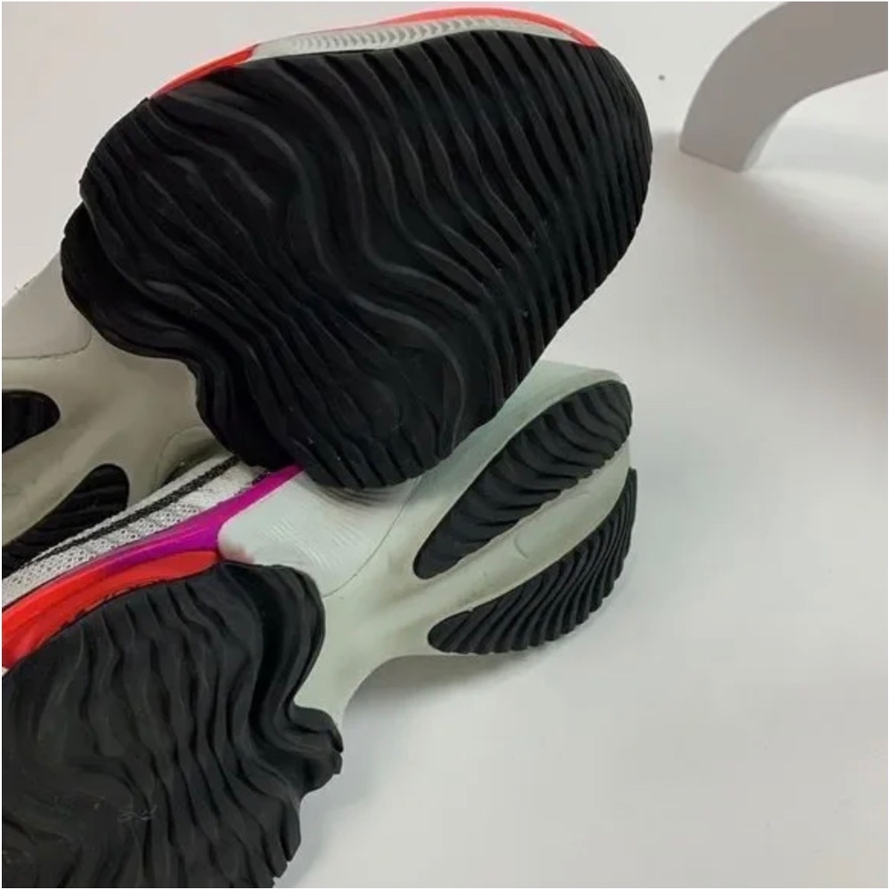 Running Shoe - image 8